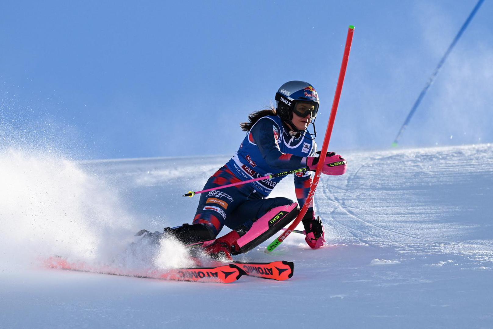 Iste godine, u kanadskoj Panorami, osvojila je naslov svjetske juniorske prvakinje u slalomu te brončanu medalju u veleslalomu.