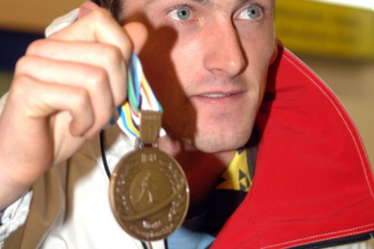 '23.02.2009., Zagreb - Jakov Fak sletio je u Zracnu luku Pleso s broncanom medaljom sa Svjetskog prvanstva u biatlonu koje se odrzalo u Juznoj Koreji.  Photo:Marko Prpic/Vecernji list'