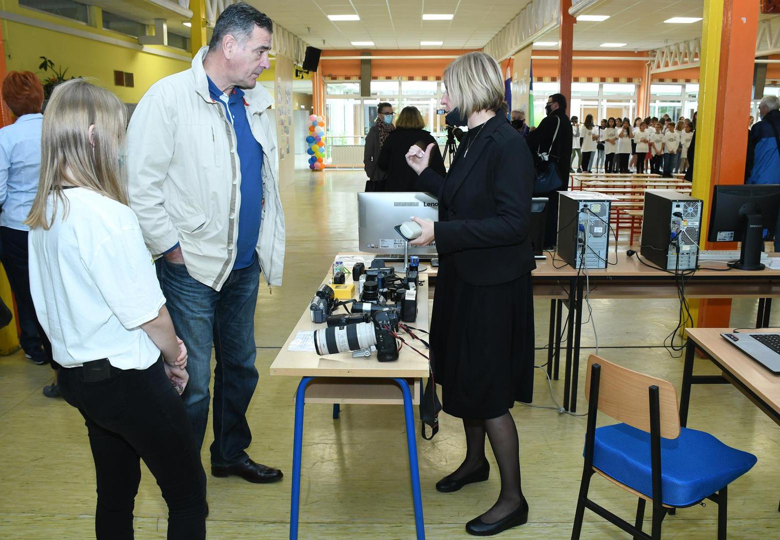 18.10.2021., Sisak - U Osnovnoj skoli "Braca Bobetko" prigodnim programom obiljezeno je 100 godina skolstva u sisackom naselju Caprag.
