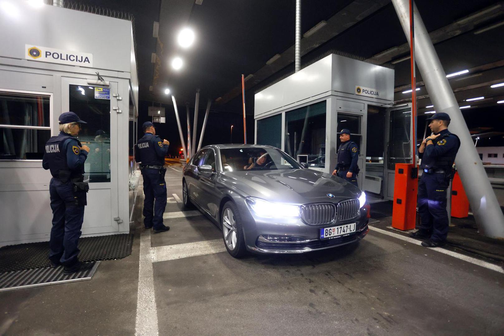 Slovenija, Obrežje, 21/10/2023 21.10.2023 Policija provjerava putovnice na graničnom prijelazu s Hrvatskom. Slovenija u noći s petka na subotu ponovno uvodi privremenu schengensku graničnu kontrolu na granicama s Hrvatskom i Mađarskom, Photo: Nik Rovan/PIXSELL/F.A. BOBO