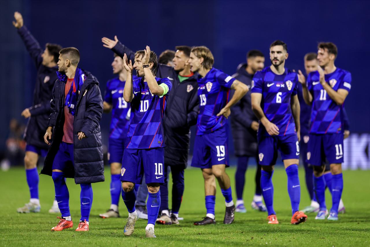 Slavlje hrvatskih igrača nakon pobjede u suretu sa Škotskom