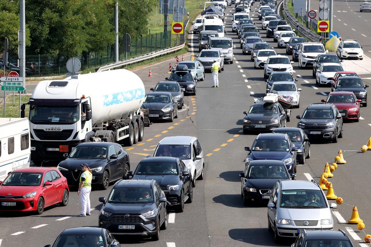 Gužve na naplatnoj postaji Lučko na izlazu i ulazu u Zagreb