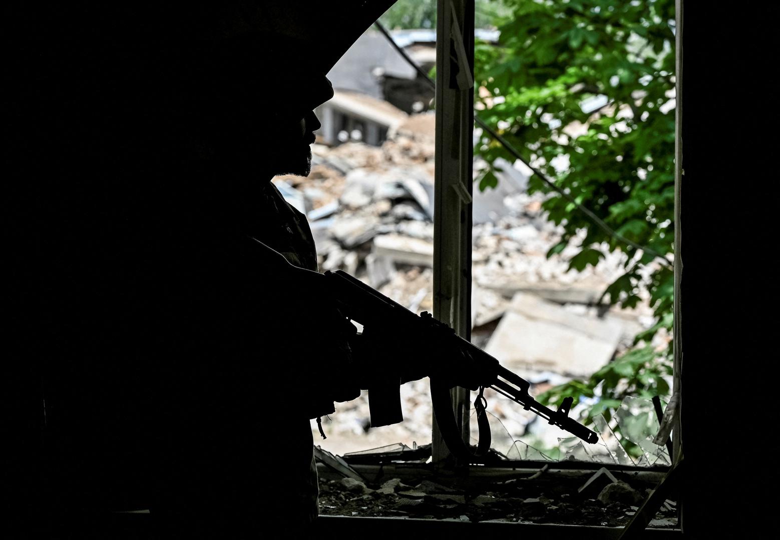 A Ukrainian serviceman patrols an area heavily damaged by Russian military strikes, amid Russia's attack on Ukraine, in the town of Orikhiv in Zaporizhzhia region, Ukraine May 20, 2024. REUTERS/Stringer Photo: Stringer/REUTERS
