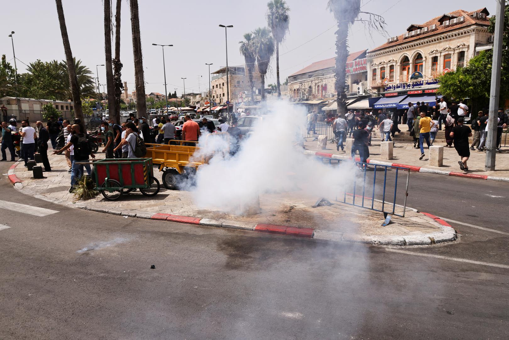 Violence flares at al-Aqsa mosque as Israel marks Jerusalem Day Smoke disperses from a stun grenade fired by Israeli security forces amid Israeli-Palestinian tension as Israel marks Jerusalem Day, near Damascus Gate just outside Jerusalem's Old City May 10, 2021. REUTERS/Ronen Zvulun RONEN ZVULUN