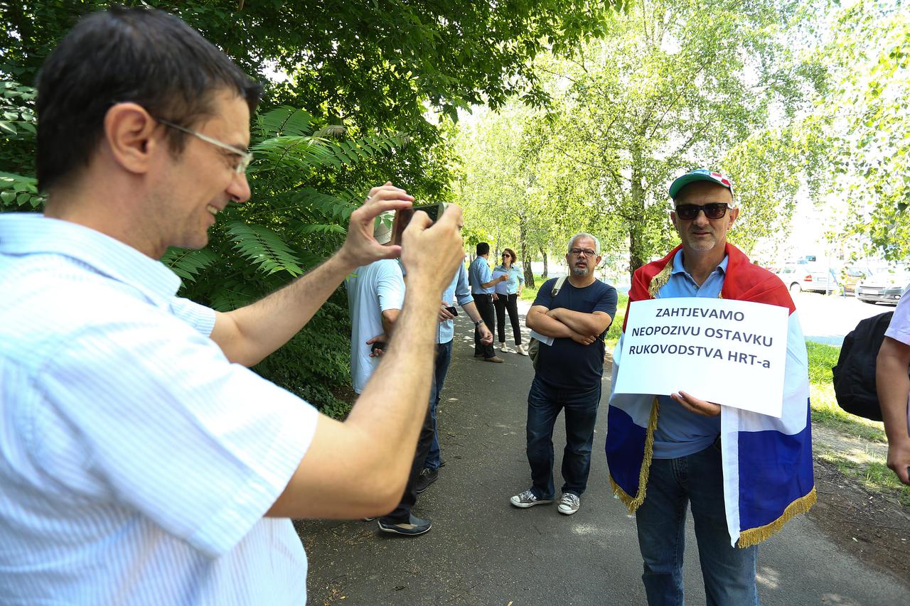 Prosvjed ispred HRT-a pod nazivom Stop cenzuri - pravo na istinu