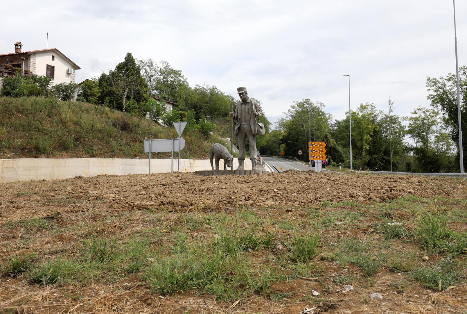 06.09.2024., Buzet - Spomenik tartufarima u Buzetu. Photo: Sasa Miljevic/PIXSELL