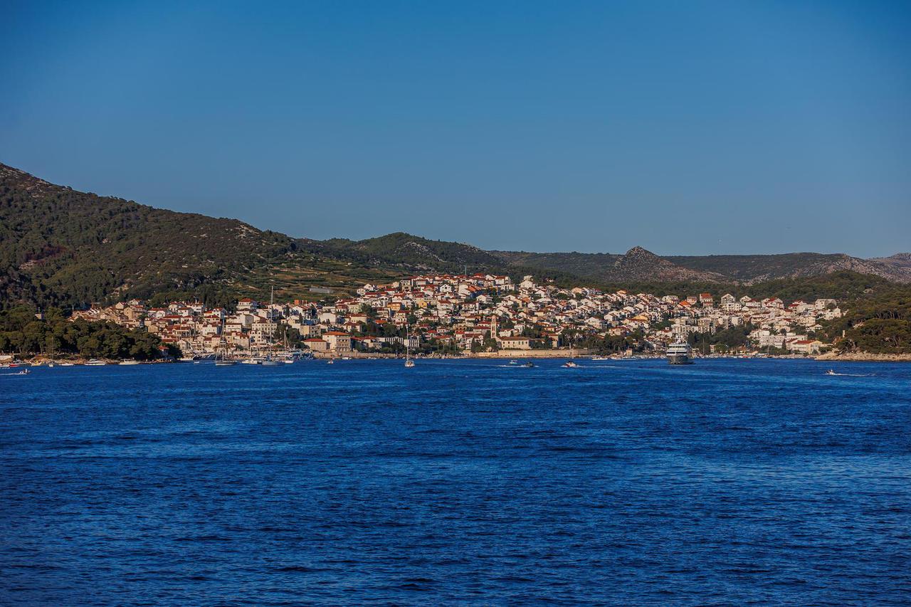 Hvar: Pogled na grad Hvar u poslijepodnevnim satima