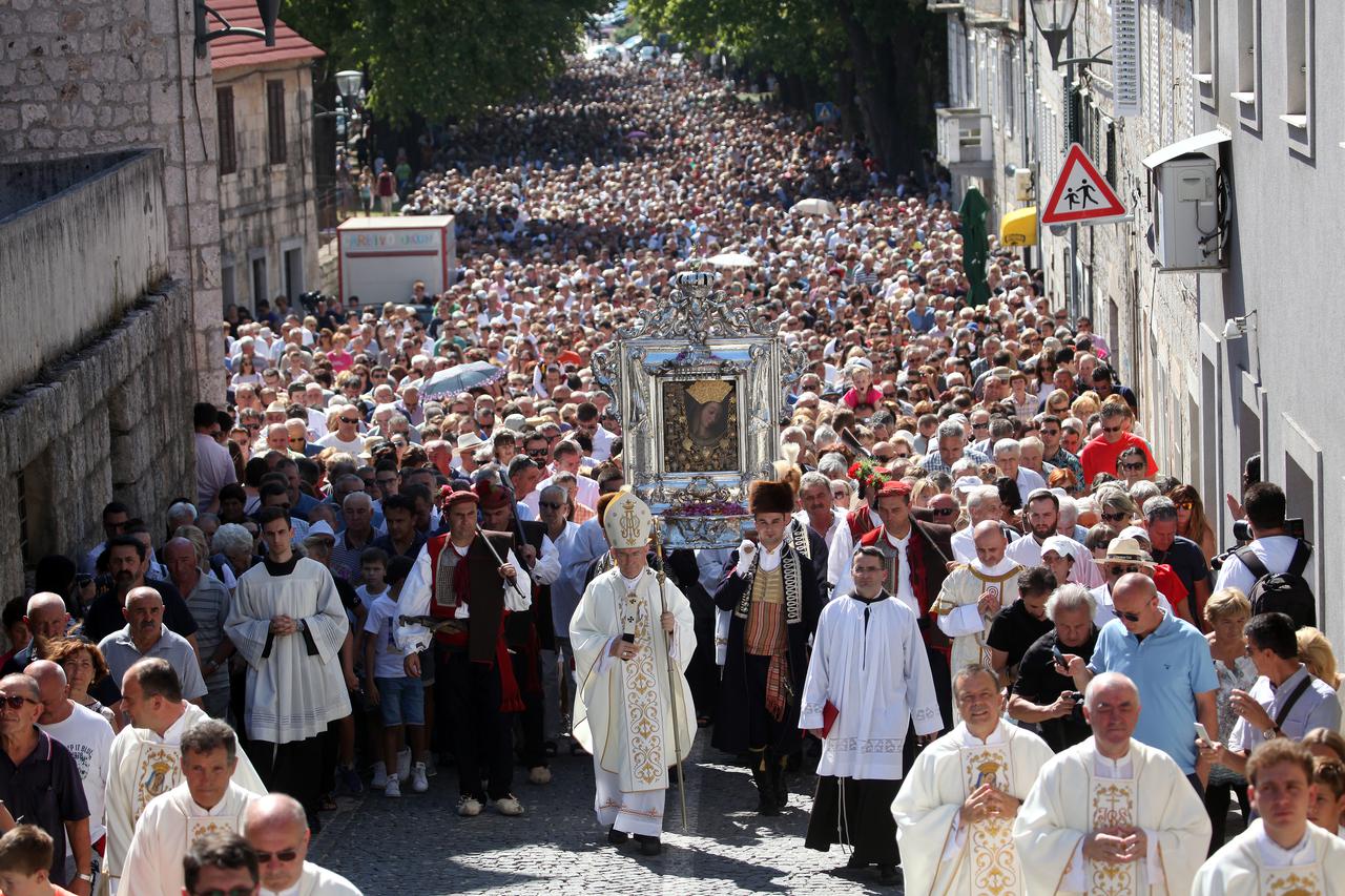 Sinj: Tisu?e vjernika na misnom slavlju za blagdan  Velike Gospe