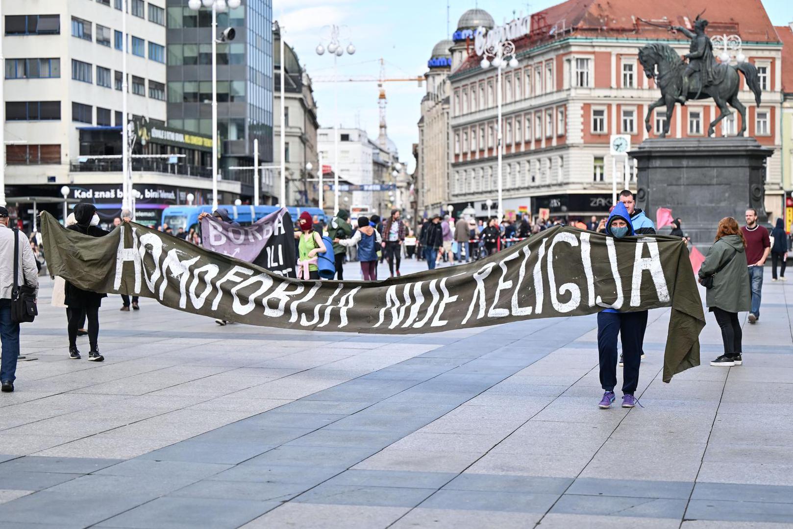04.05.2024., Zagreb - Prosvjed koji se paralelno odrzao s molitvom muskaraca na Trgu bana Jelacica u Zagrebu. Photo: Neva Zganec/PIXSELL