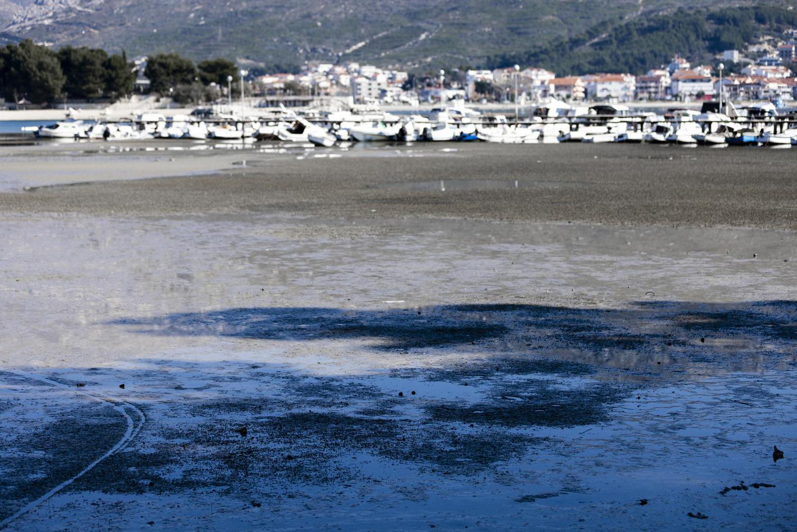 21.02.2023., Stobrec - Velika oseka u Stobrecu ostavila je brojne brodice na suhom. Photo: Milan Sabic/PIXSELL