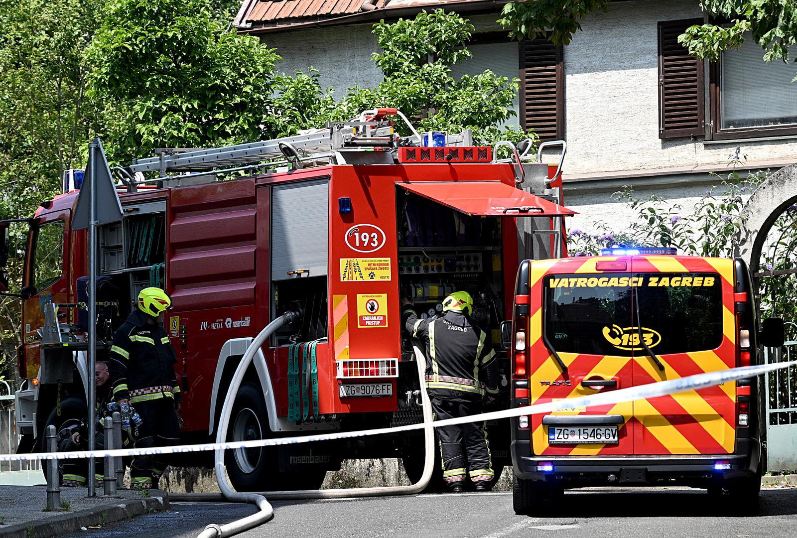 19.06.2023., Zagreb - U Hercegovackoj ulici planuo autobus ZET-a. ostecena okolna vozila i kontejneri. Photo: Davor Puklavec/PIXSELL