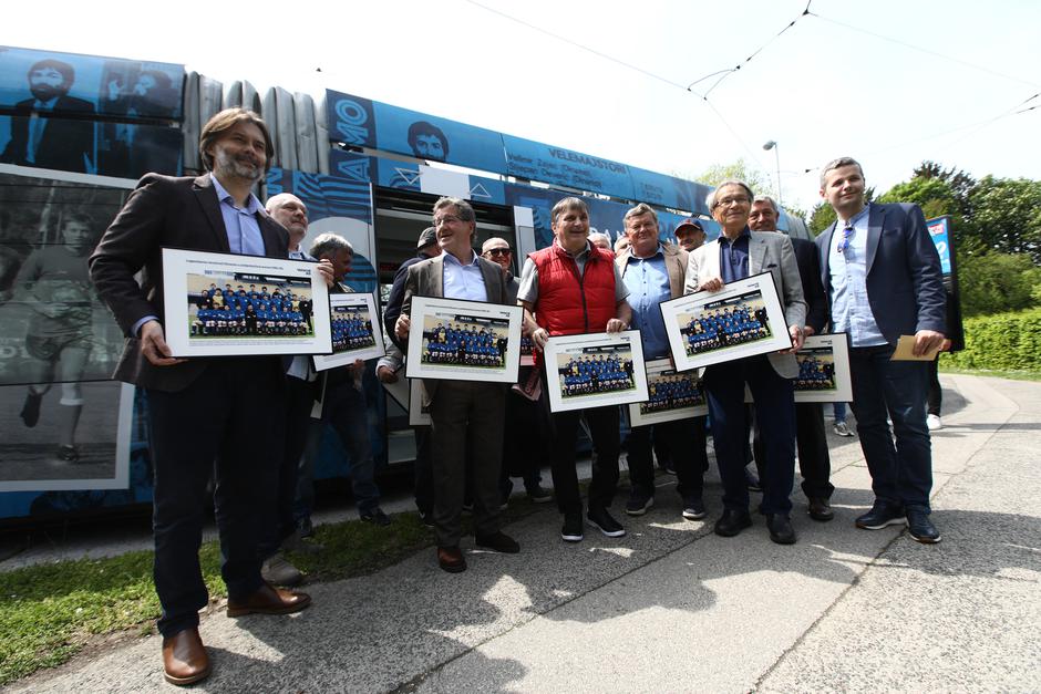 Zagreb: Okupljanje generacije 1982. u čiju je čast Večernji opet izdao 'Plavu devetku'