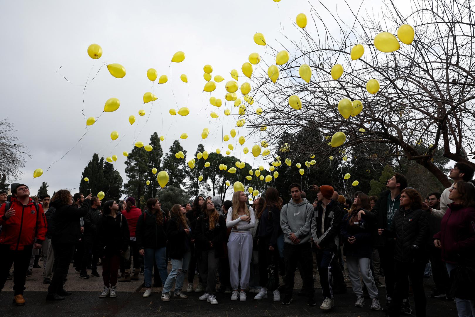 People release 100 balloons to symbolise 100 days since the October 7 attack by Palestinian Islamist group Hamas, amid the ongoing conflict between Israel and Hamas, at The Hebrew University of Jerusalem campus, in Jerusalem, January 14, 2024. REUTERS/Ronen Zvulun Photo: RONEN ZVULUN/REUTERS