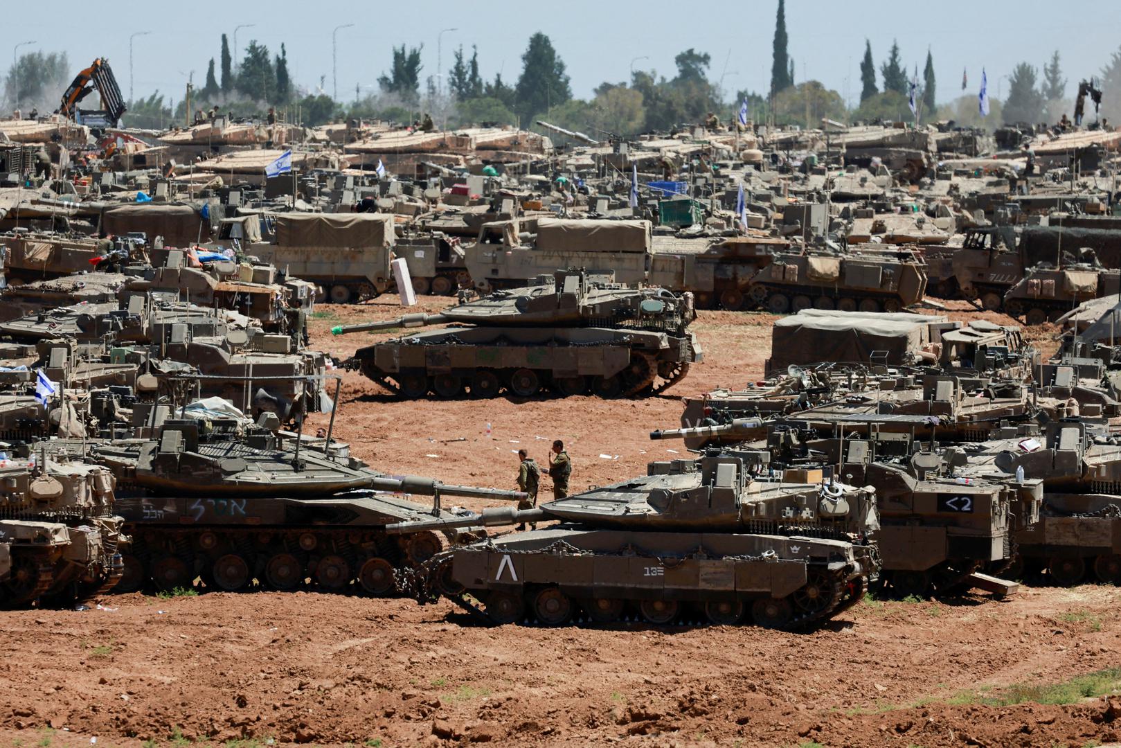 Israeli soldiers walk next to military vehicles near the Israel-Gaza border, amid the ongoing conflict between Israel and the Palestinian Islamist group Hamas, in southern Israel, May 8, 2024. REUTERS/Ammar Awad     TPX IMAGES OF THE DAY Photo: AMMAR AWAD/REUTERS