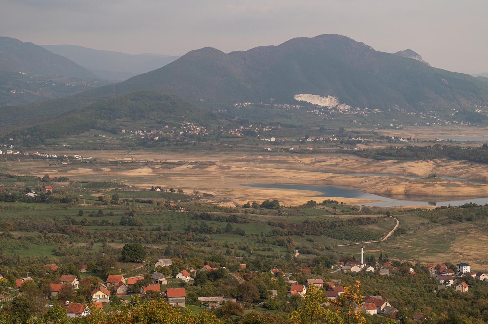 09.10.2022., opcina Prozor-Rama, Bosna i Hercegovina - Ramsko jezero zbog velikih susa tijekom ljetnih mjeseci u velikom dijelu je presusilo. Photo: Matko Begovic/PIXSELL