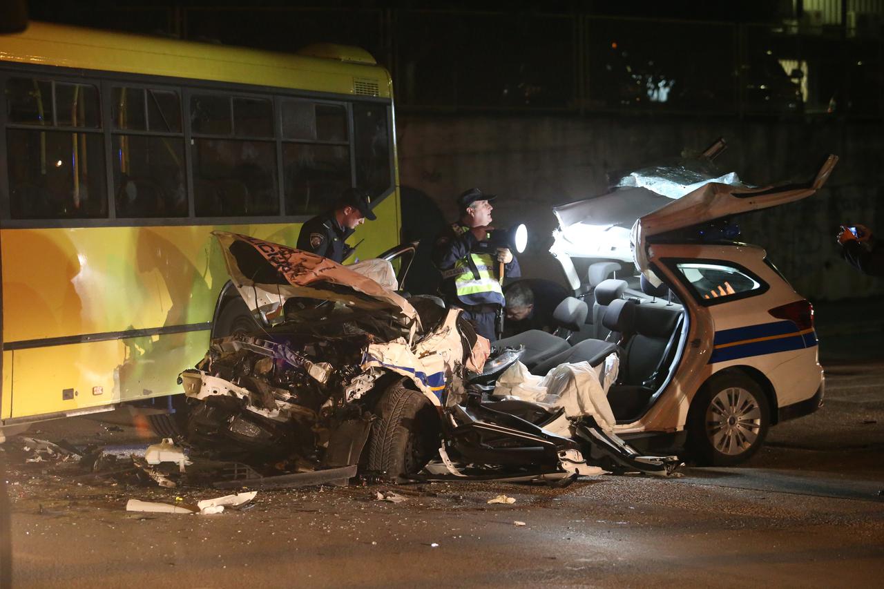 Sudar autobusa i policijskog vozila u Splitu