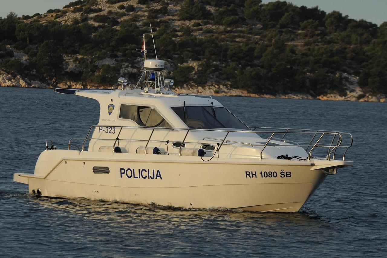 policija