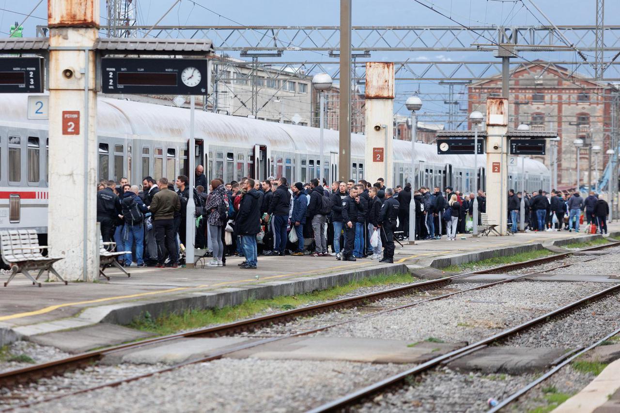 Rijeka: Polazak Bijelog vlaka s Armadom na derbi u Zagreb