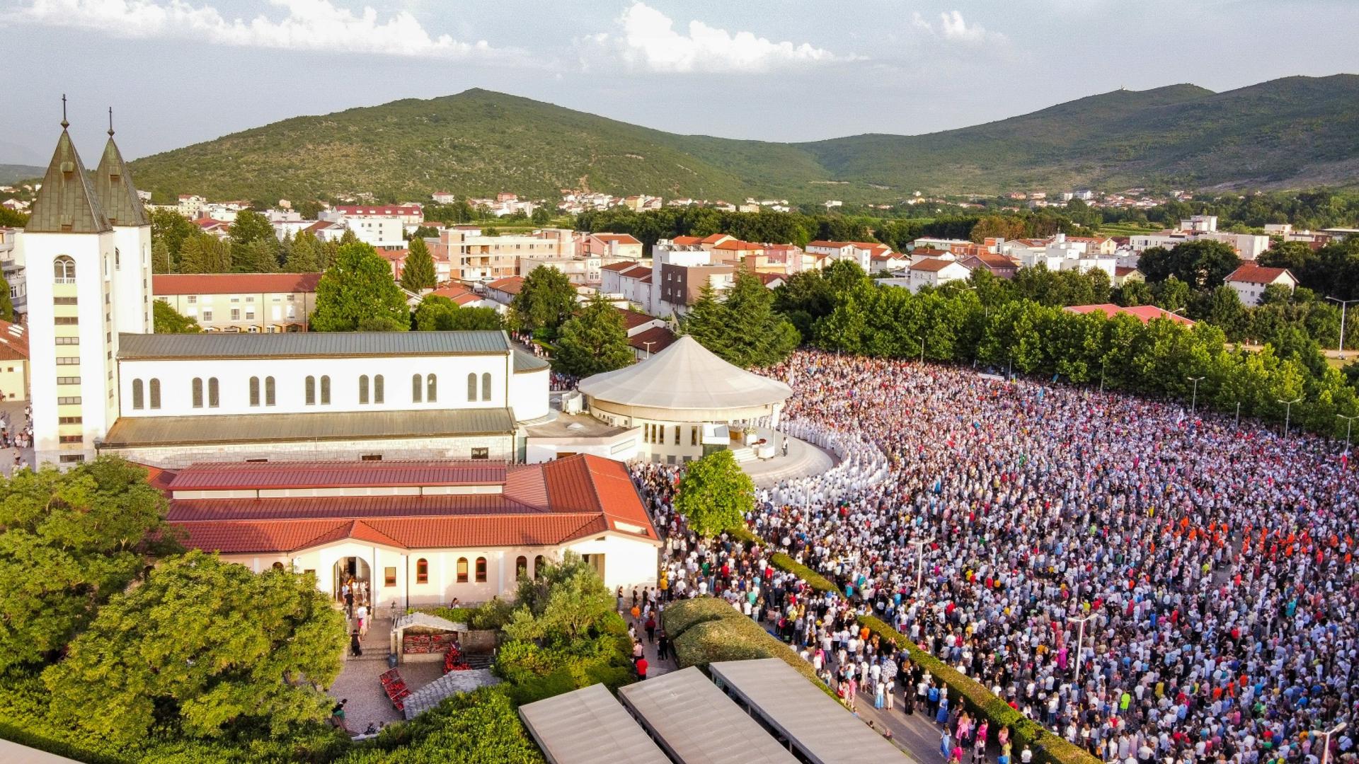 25.06.2021., Medjugorje, Bosna i Hercegovina - Po prvi put u posljednjih 40 godina, procesija koja se odrzava na samu obljetnicu krenula je sa Brda ukazanja, mjesta gdje se Gospa prvi put ukazala. Photo: Denis Kapetanovic/PIXSELL