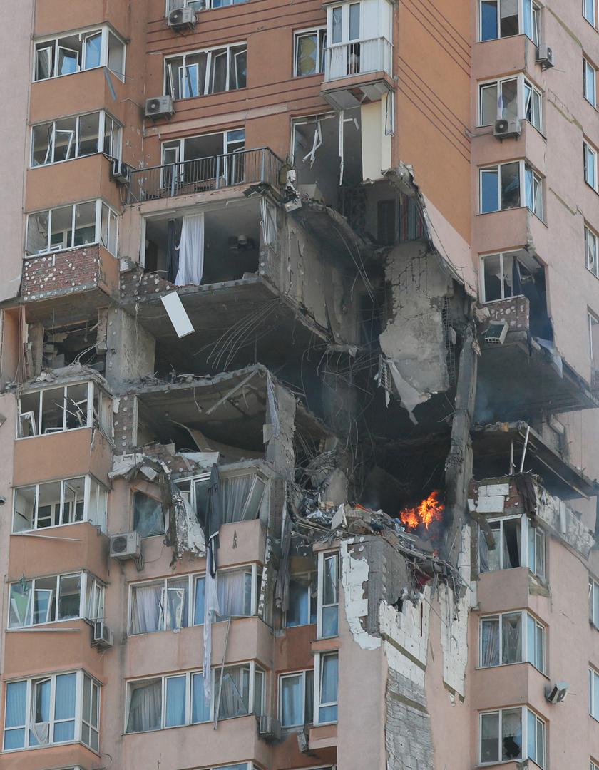 A view shows an apartment building damaged by recent shelling in Kyiv, Ukraine February 26, 2022. REUTERS/Gleb Garanich     TPX IMAGES OF THE DAY Photo: GLEB GARANICH/REUTERS