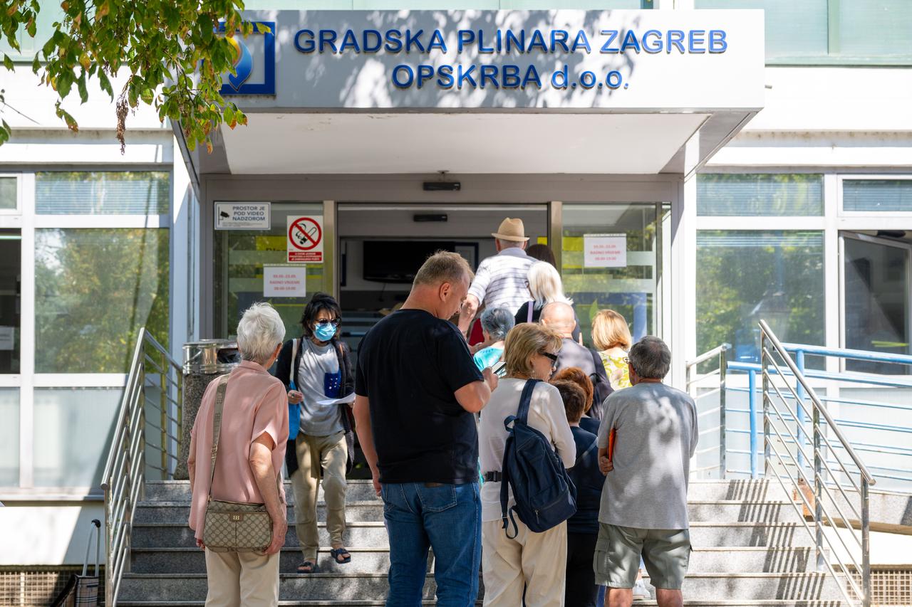 Zagreb: Gužva ispred Gradske plinare Zagreb