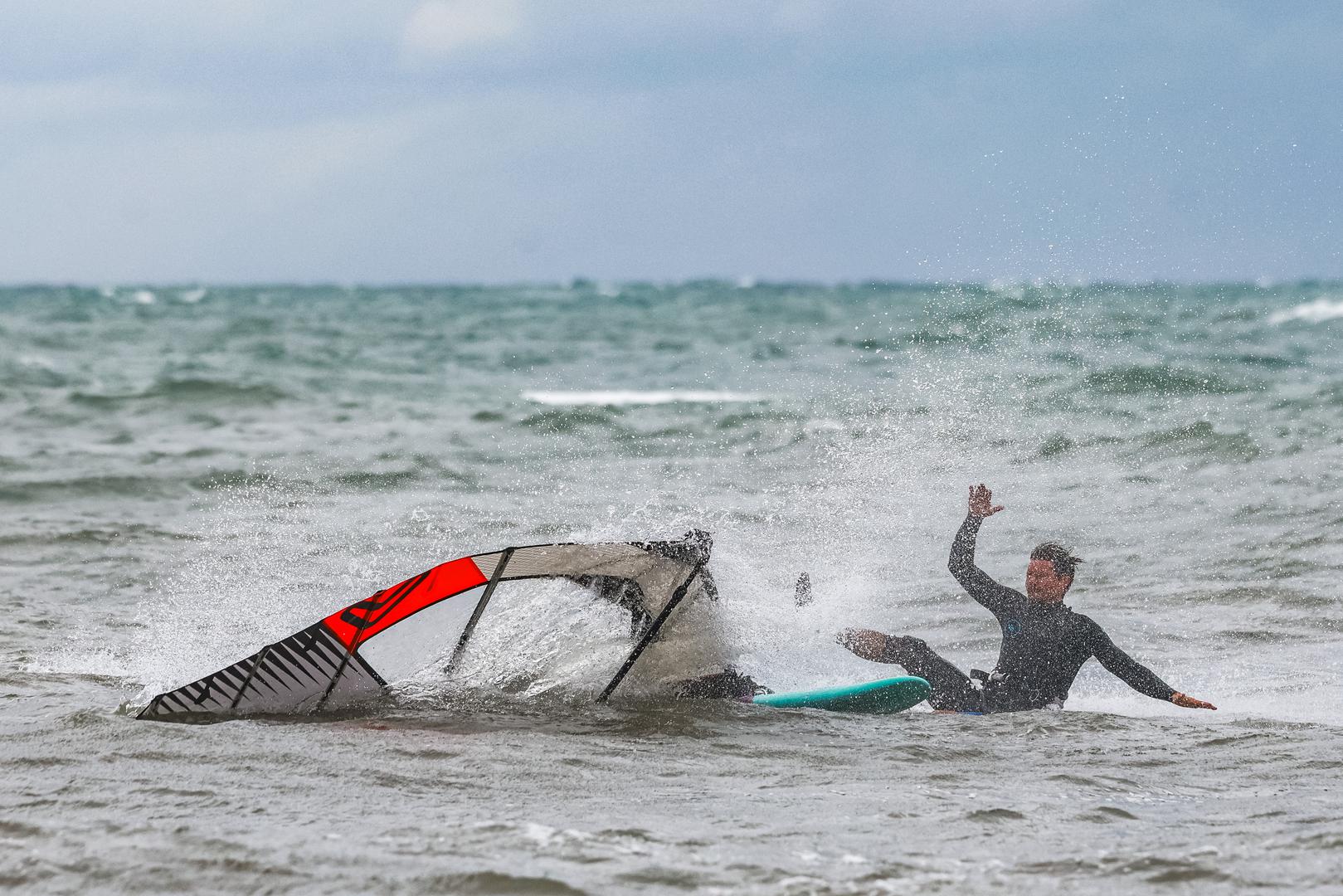 12.09.2024., Umag - Kisa je prvo potopila neke dijelove Umaga, a poslije je jak vjetar izmamio znatizeljne turiste i surfere na more. Photo: Srecko Niketic/PIXSELL