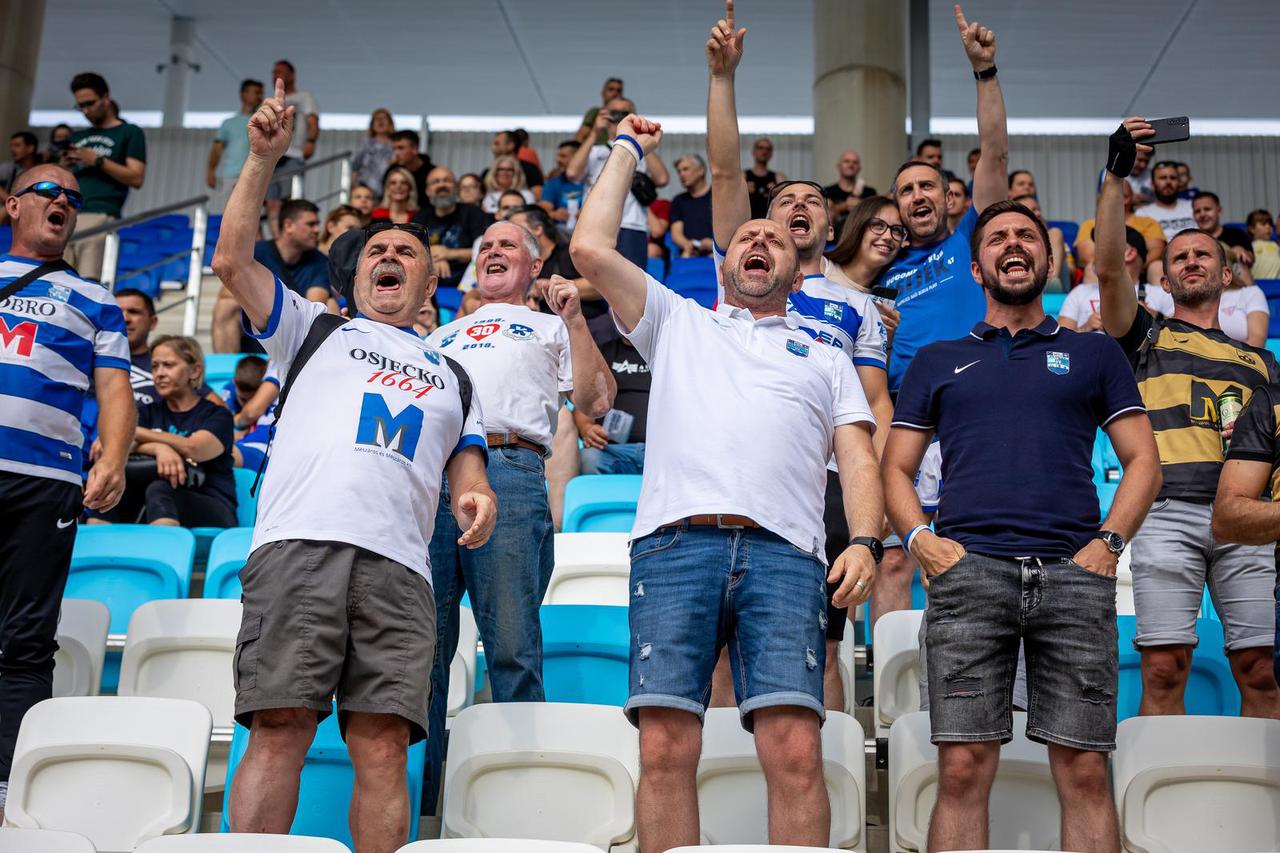 Osijek: Navijači uživali na otvorenom danu tribina novog stadiona