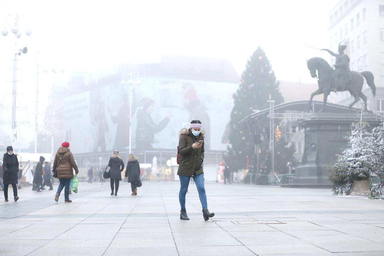 Zagreb se jutros probudio u magli