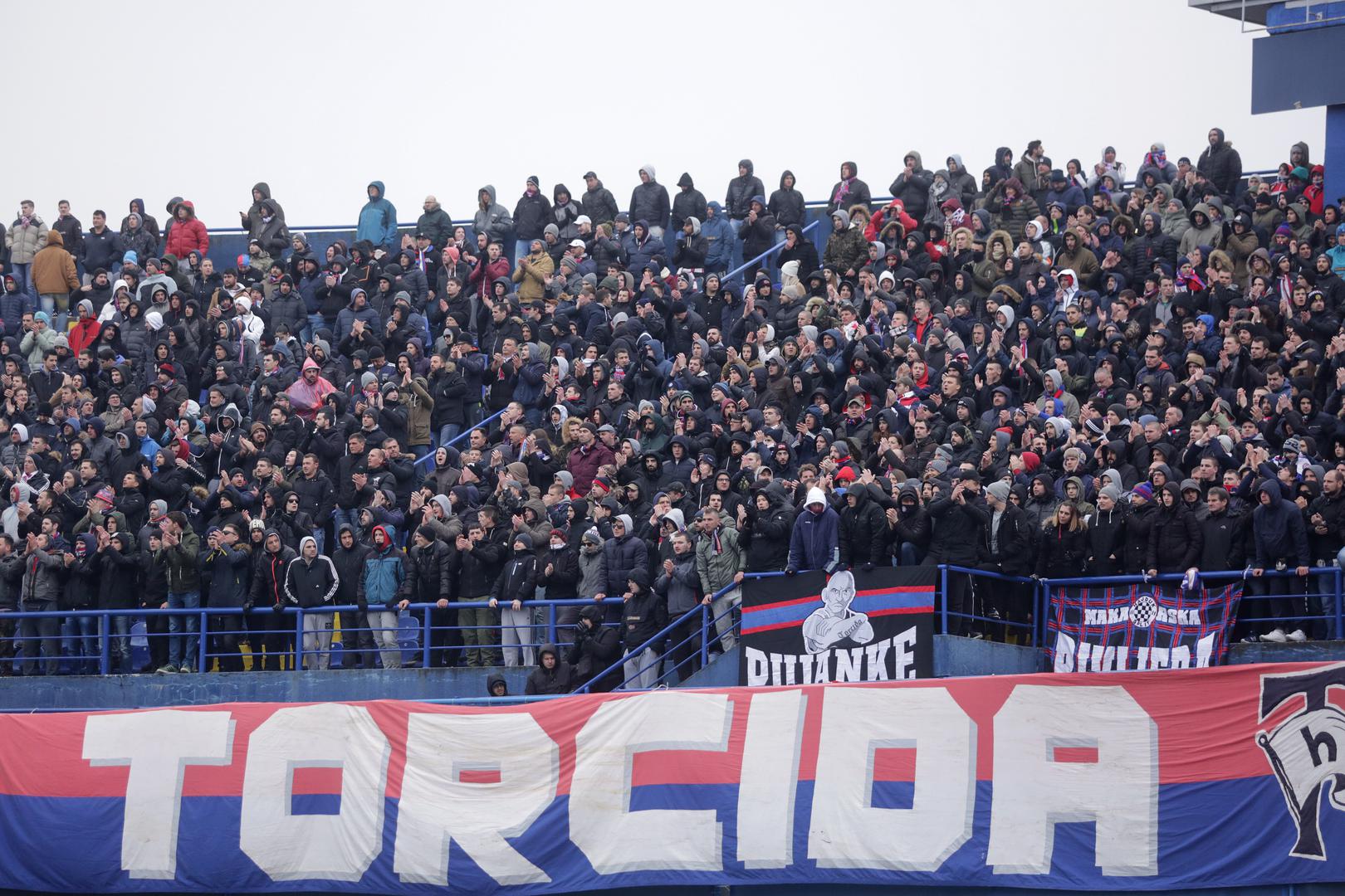 Torcida je u Zagreb došla u velikom broju, na južnoj tribini skupilo ih se oko 2.500