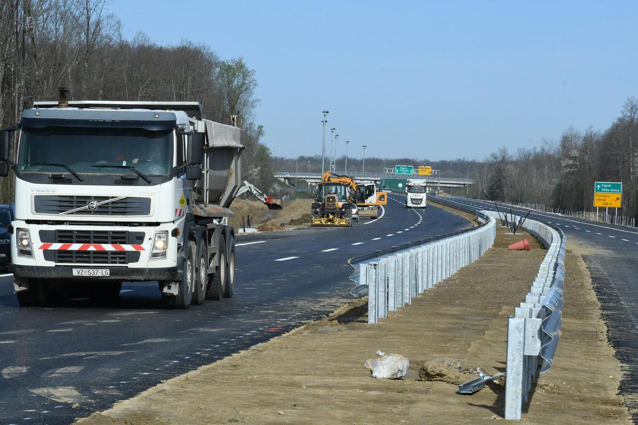 Sisak: Župan Celjak obišao radove na dovršenju izgradnje autoceste Zagreb-Sisak, novog mosta preko rijeke Odre i komunalnog pristaništa u Sisku 