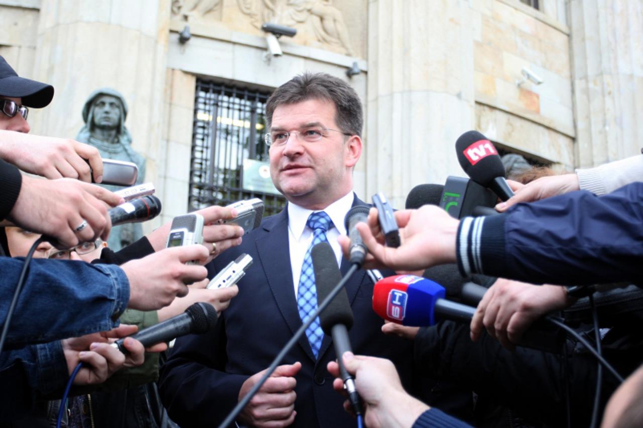 'Banjaluka 29.04.2011  Miroslav  Lajcak daje izvaje ispred Palate predsjednika nakon sastanka sa Miloradom Dodikom Foto Dejan Moconja'