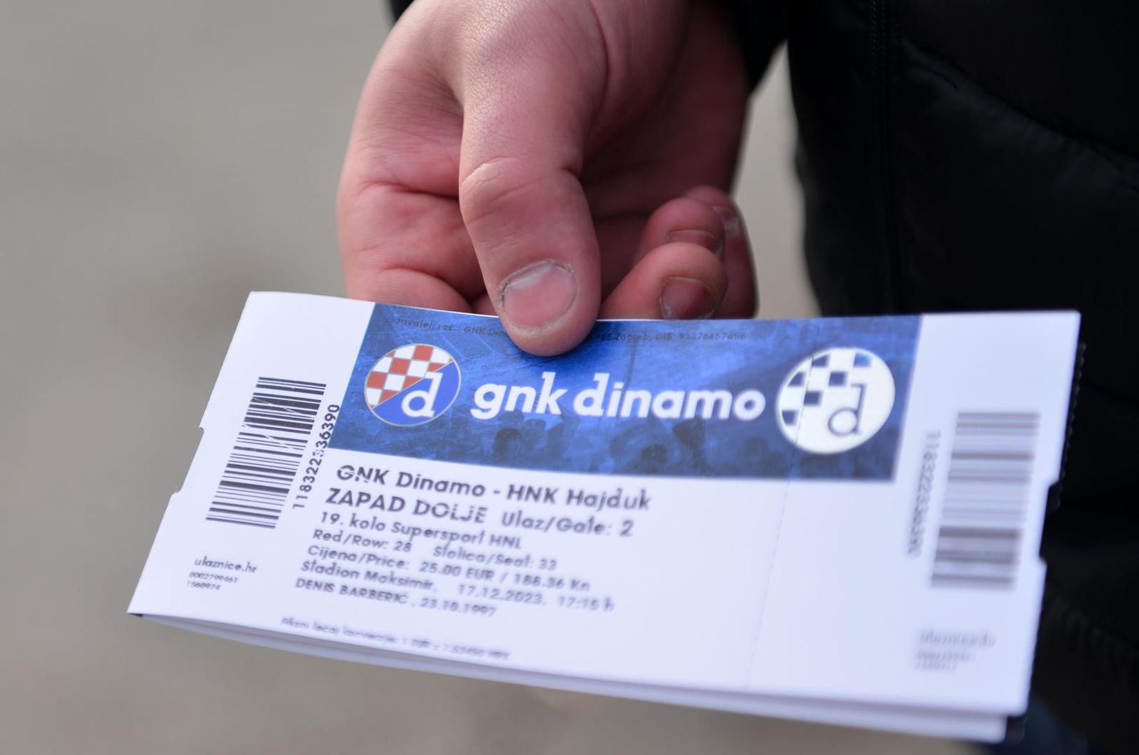 16.12.2023., Maksimir stadion, Zagreb - Guzva za kupnju karata najveceg hrvatskog derbija Dinama i Hajduka. Photo: Josip Mikacic/PIXSELL