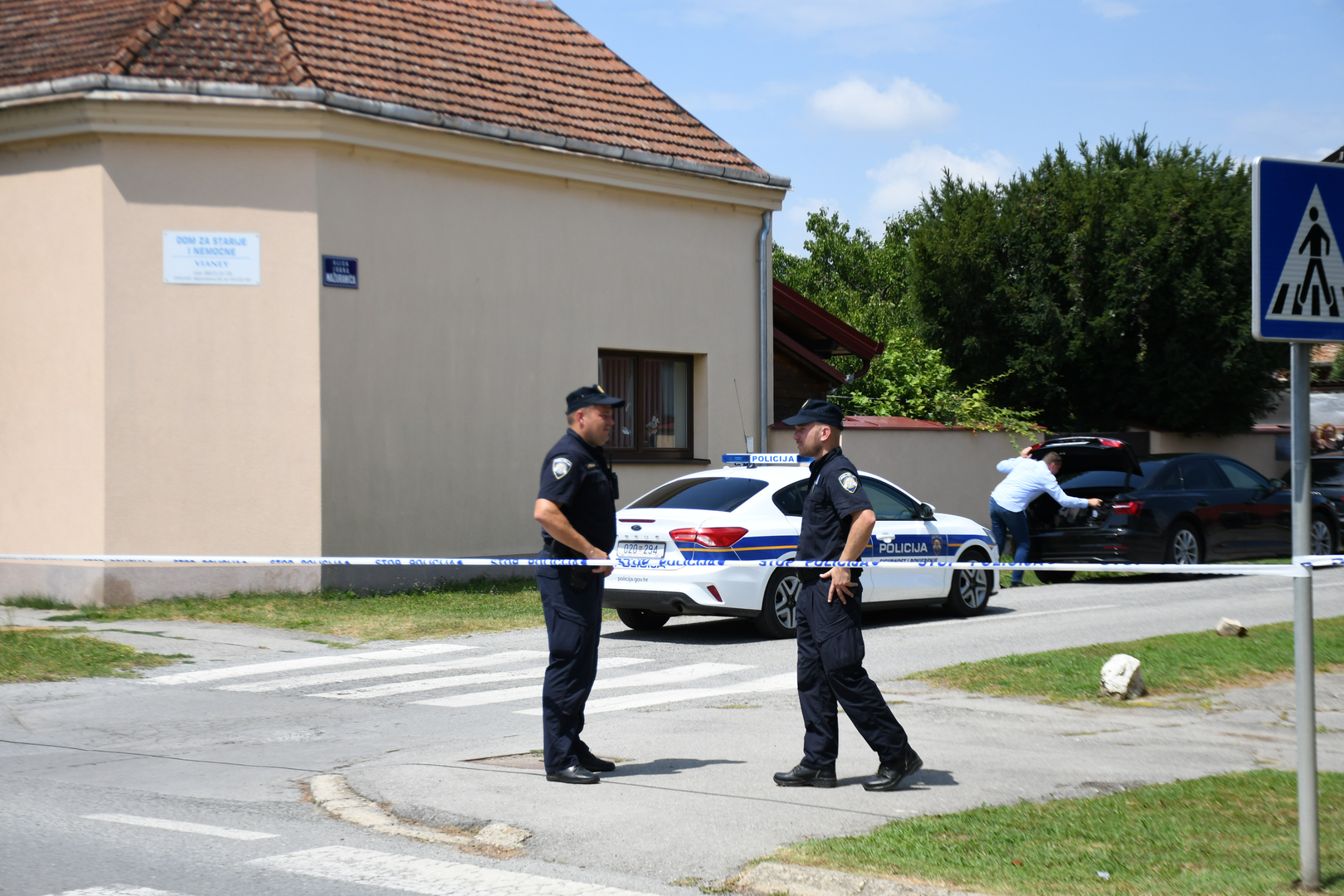 22.07.2024., Daruvar - U Domu za starije i nemocne osobe u Mazuranicevoj ulici muskarac je poceo pucati po ljudima te je petero osoba smrtno stradalo dok se ostalima pruza lijecnicka pomoc.  Photo: Damir Spehar/PIXSELL