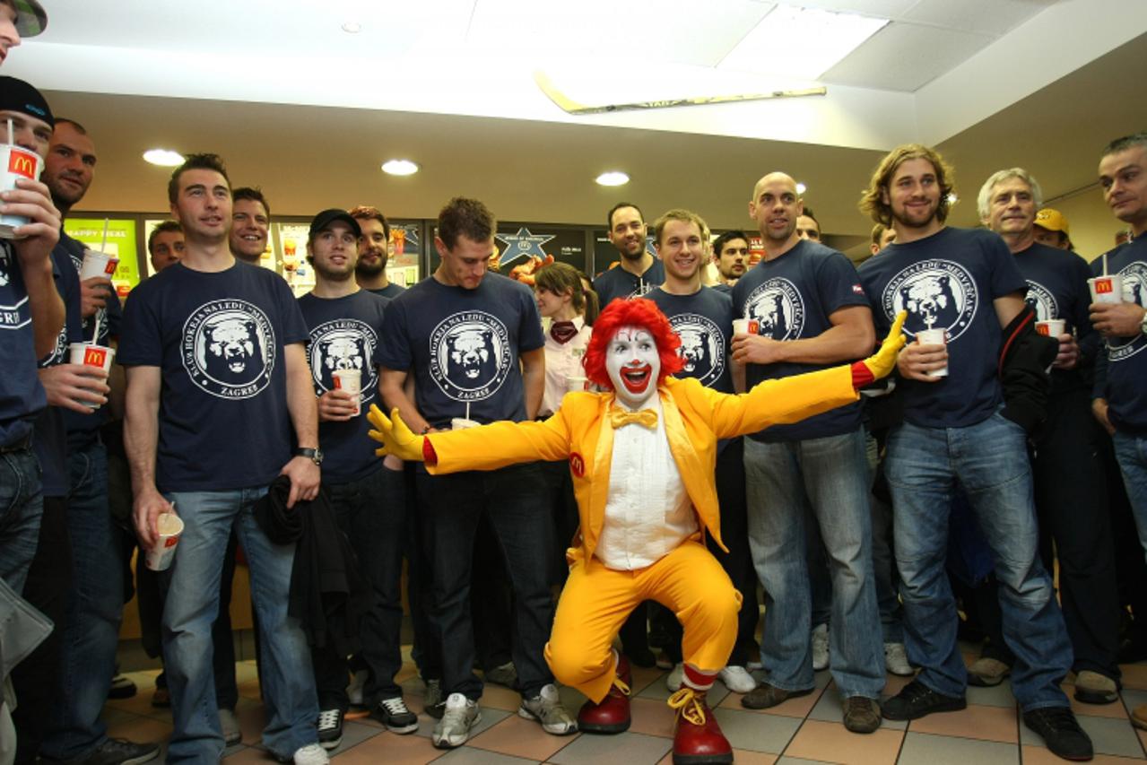 \'09.10.2010., Jurisiceva 39, Zagreb - Hokejasi Medvescaka postali su manekeni McDonaldsa.  Photo: Sanjin Strukic/PIXSELL\'