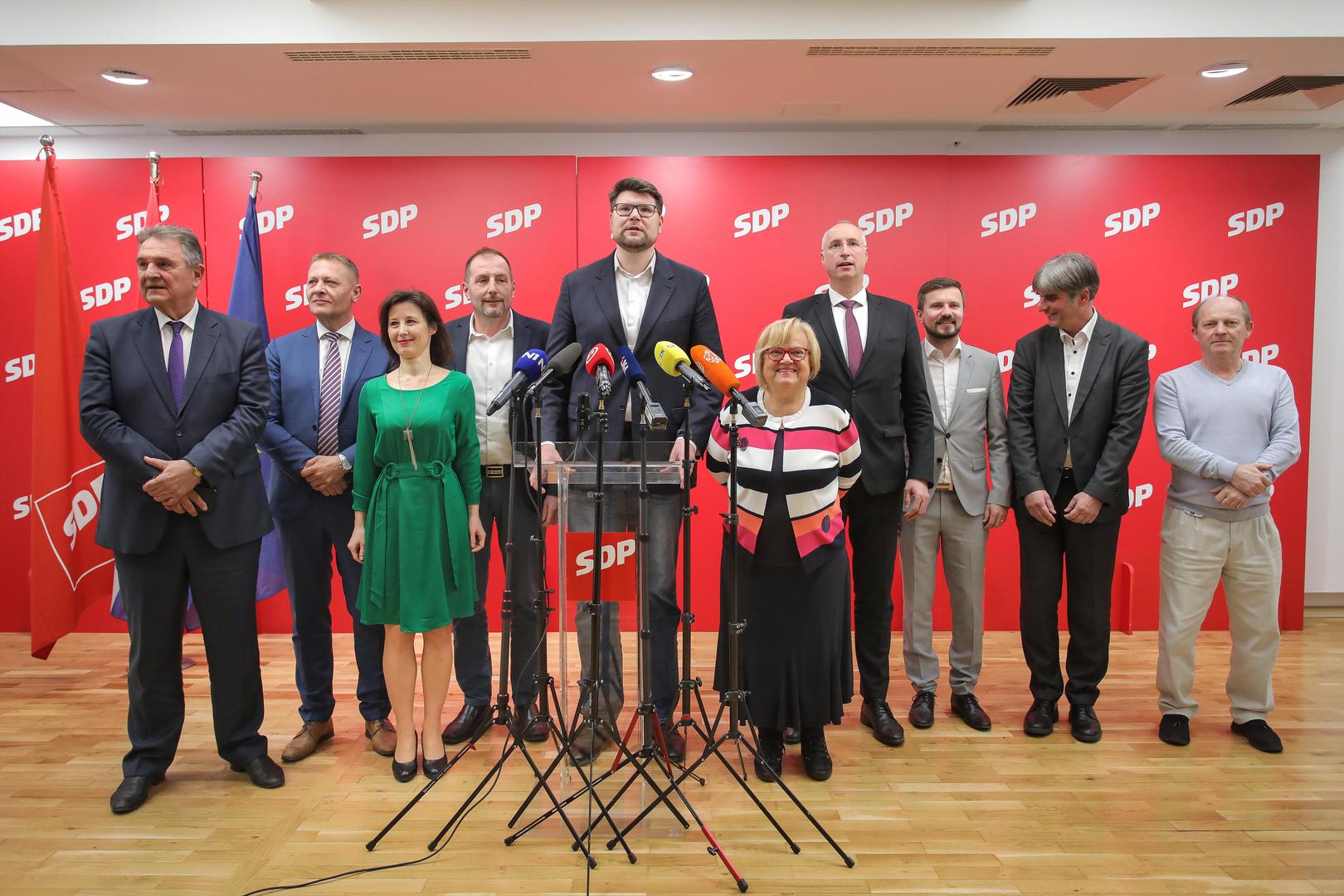 Uz Grbina su bili predstavnici stranaka - Fokus (Davor Nađi), IDS (Dalibor Paus), PGS (Darijo Vasilić), Reformisti (Radimir Čačić), Centar (Ivica Puljak), Radnička fronta (Denis Geto), Stranka s imenom i prezimenom (Dalija Orešković), Glas (Anka Mrak Taritaš) te HSS (Krešo Beljak).