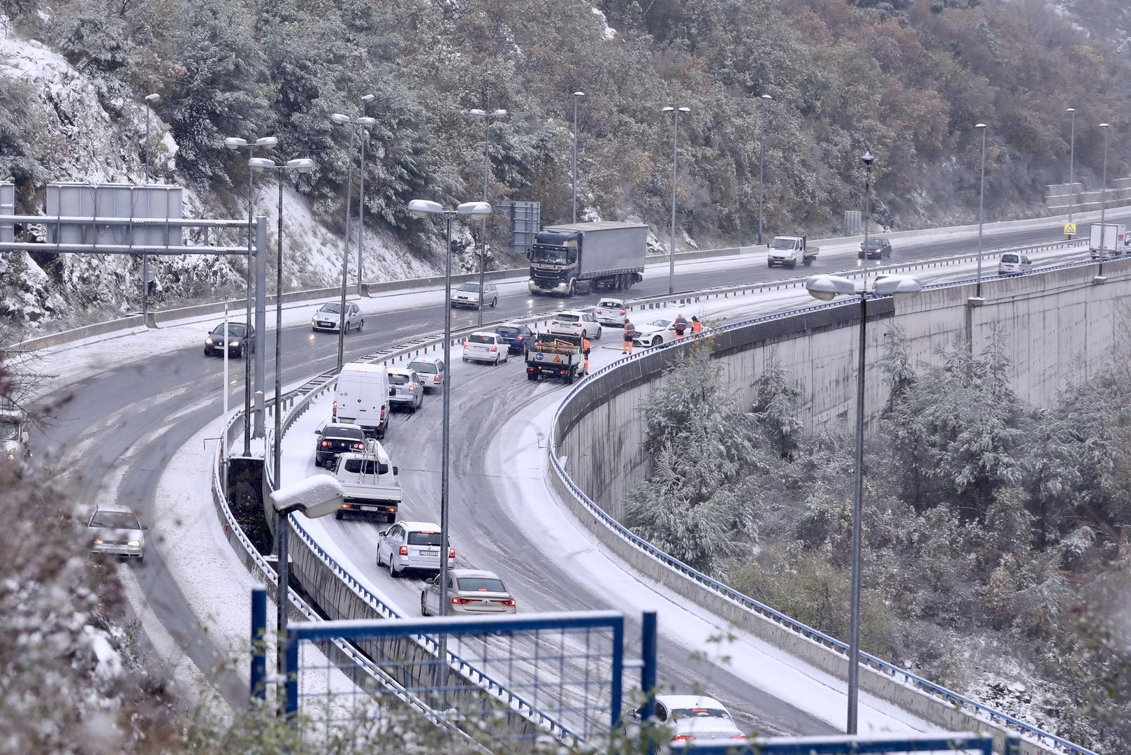 U utorak bi se vjetar mogao pojačati na području cijele Dalmacije, gdje je za sutra upaljen i narančasti meteoalarm.