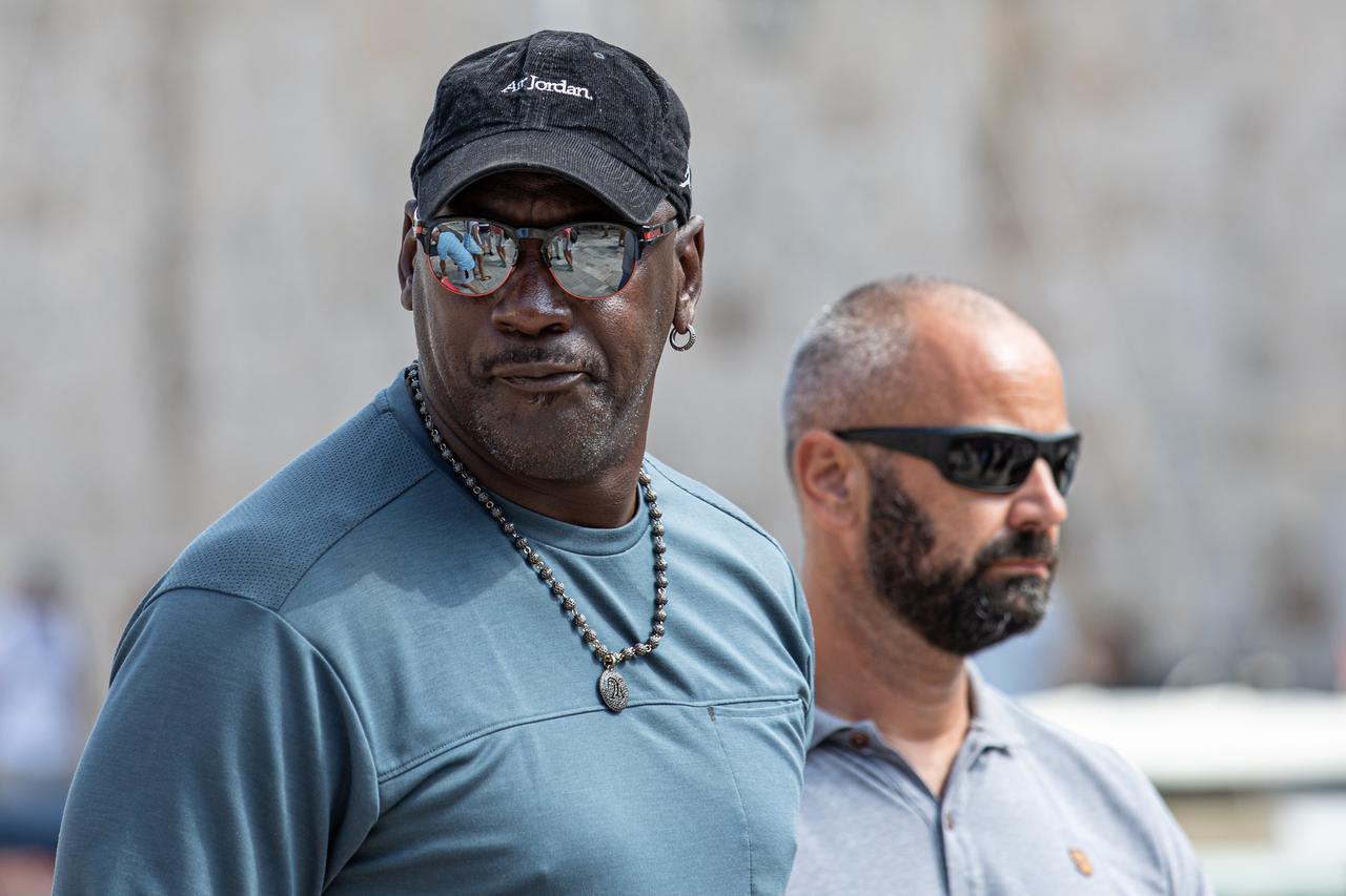 Michael Jordan sa suprugom Yvette u pratnji zaštitara prošetao Dubrovnikom