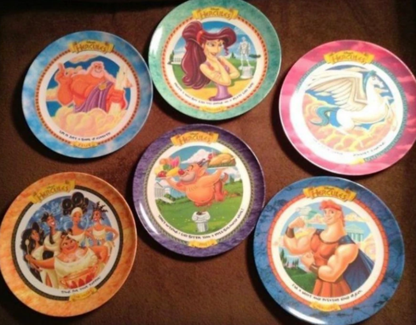 Osim raznih čaša i igračaka, mogli ste dobiti i plastične tanjure s Disney likovima.