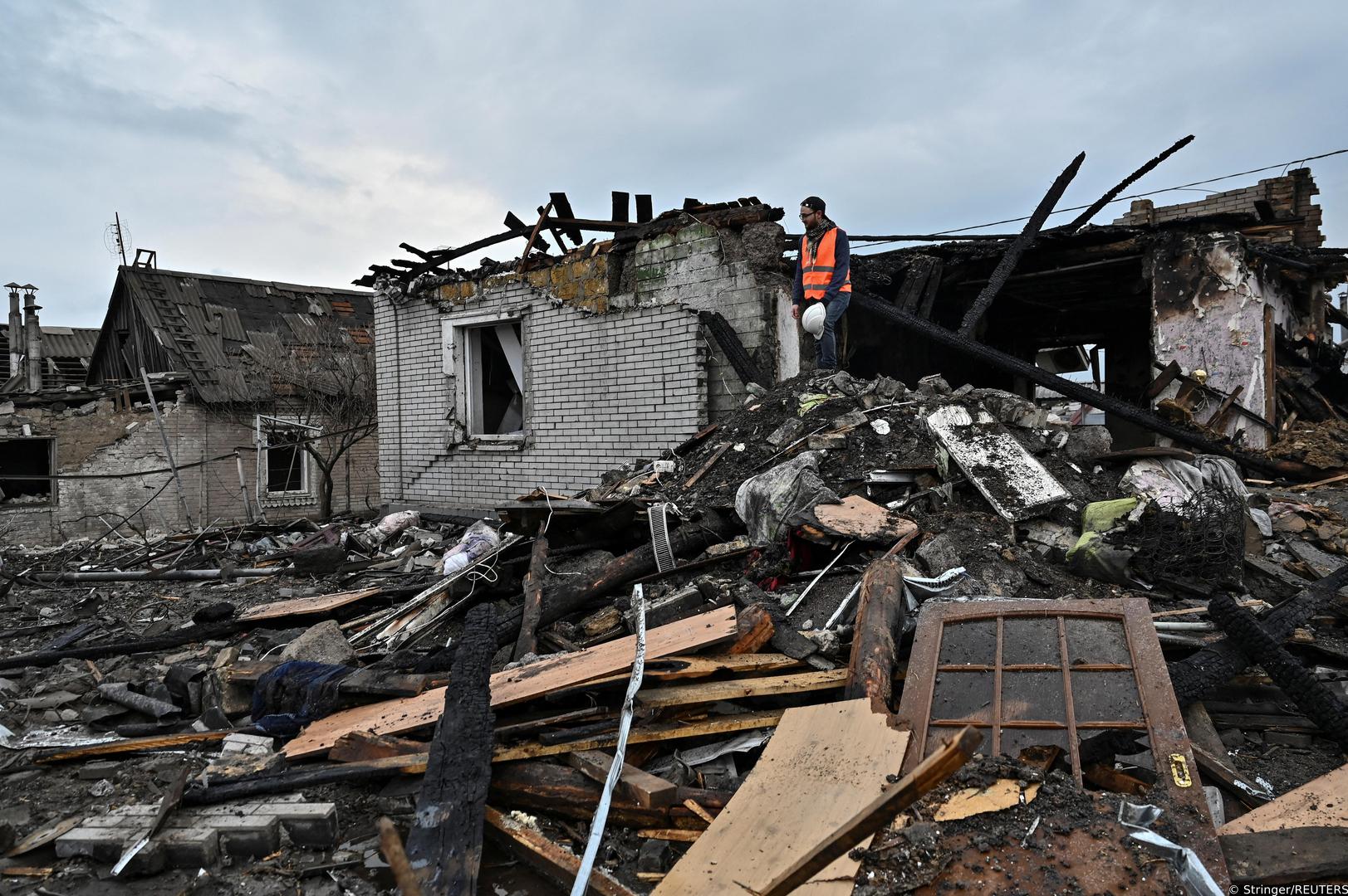 A volunteer inspects remains of a residential house damaged by a Russian missile strike, amid Russia's attack on Ukraine, in Zaporizhzhia, Ukraine April 9, 2023. REUTERS/Stringer Photo: Stringer/REUTERS