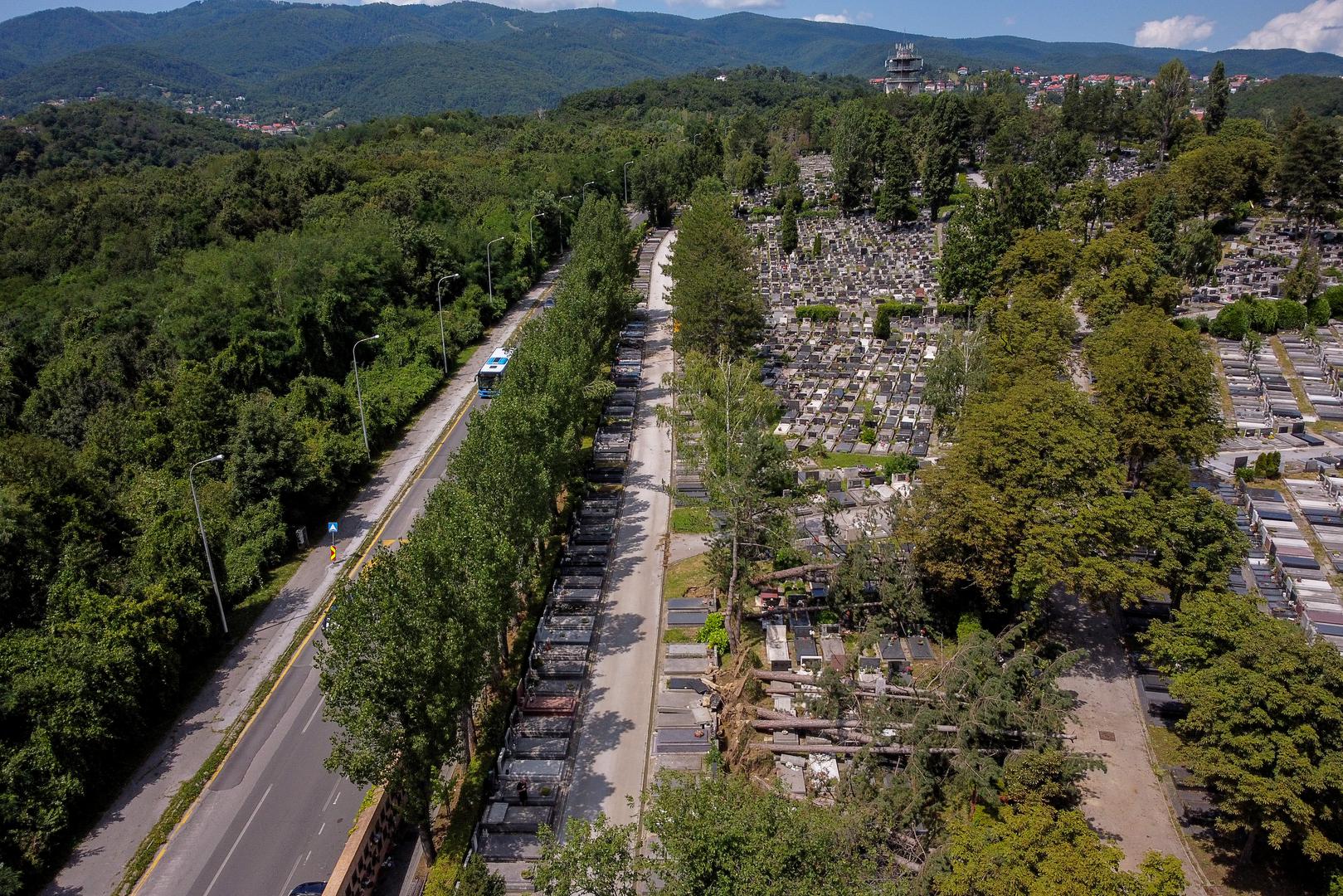 20.07.2023., Zagreb -  Olujno nevrijeme poharalo je i zagrebacko groblje Mirogoj. Jak vjetar rusio je stabla koja su padala na grobove te neke od njih i ostetila. Fotografije iz zraka. Photo: Igor Kralj/PIXSELL