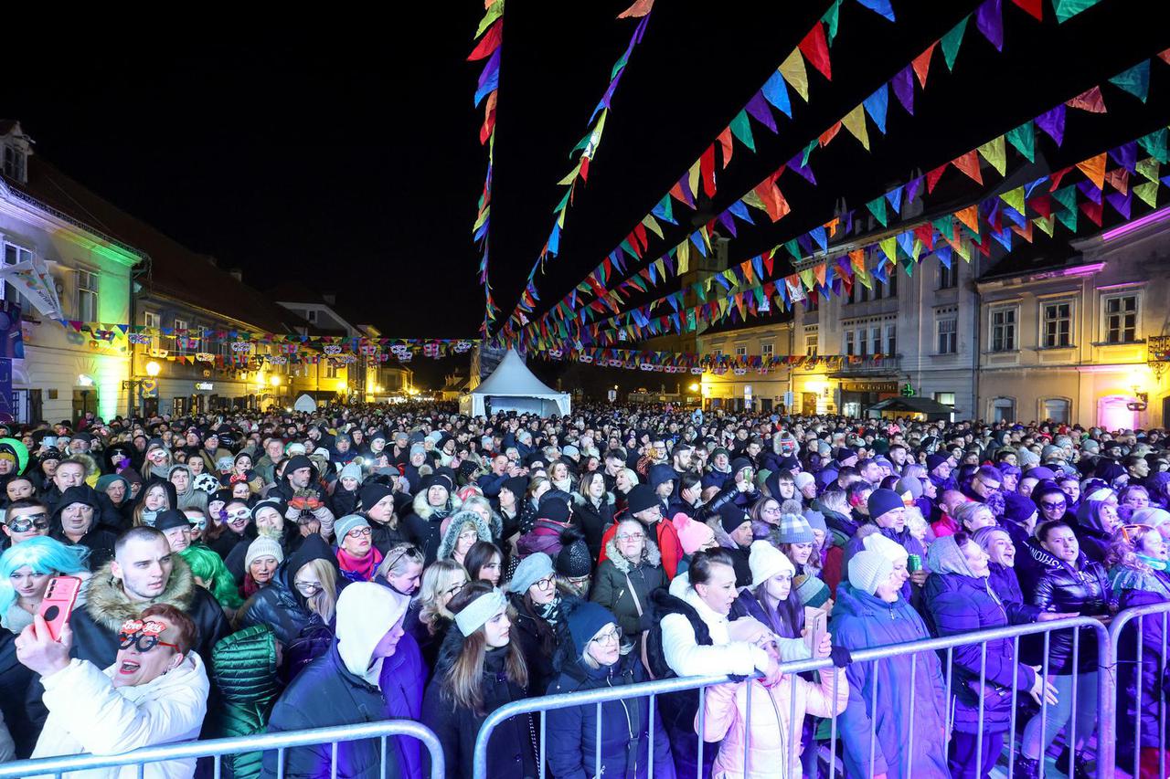 Halid Bešlić nastupa na otvorenju 199. Samoborskog fašnika