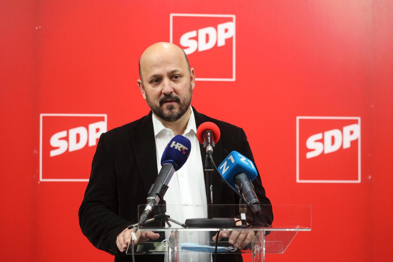 Zagreb: SDP predstavio novčanicu s iznosom minus milijun kuna i likom Milana Bandića