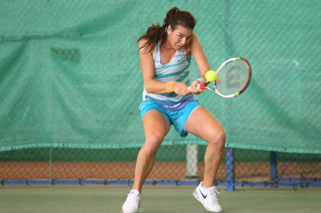 '05.06.2013., Zagreb - Tenisacica Ajla Tomljanovic na treningu na Alplan teniskim terenima na Zagrebackom velesajmu. Photo: Davor Puklavec/PIXSELL'