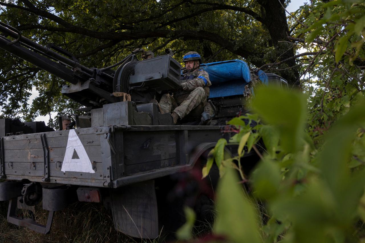 Ukrainian soldiers train in the Sumy region near the Russian border