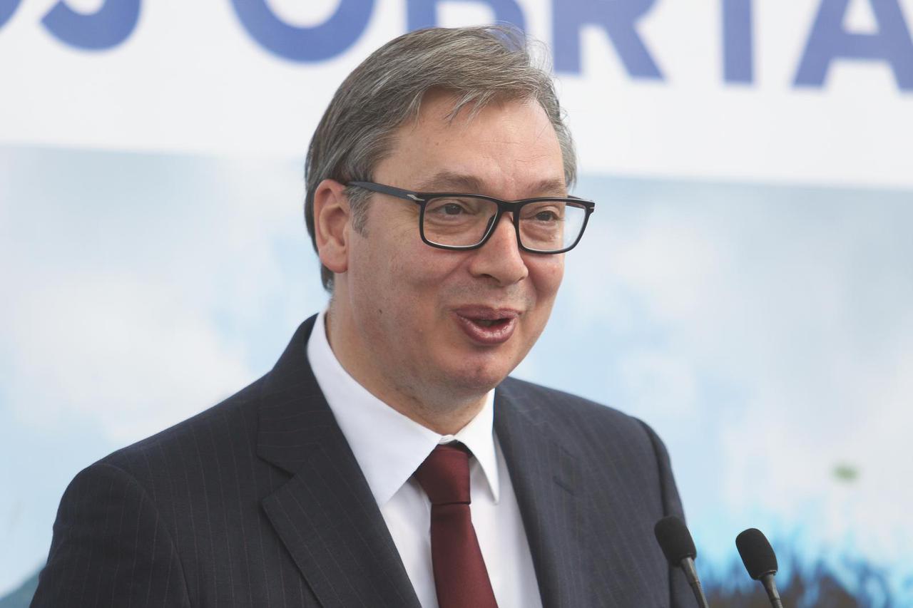 Vučić posjetio Sajam automobila i motocikala u Beogradu