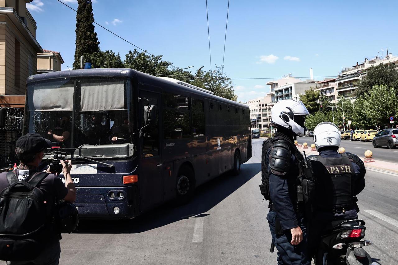 Atena: Uhićeni navijači izvedeni pred tužitelja