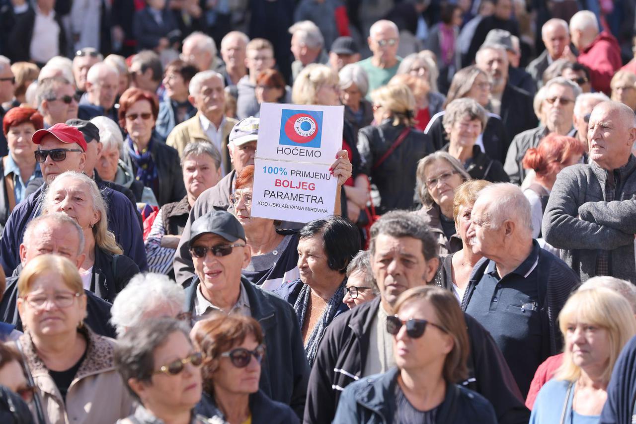 Zagreb: Na Trgu bana Jelačića prosvjedovali umirovljenici