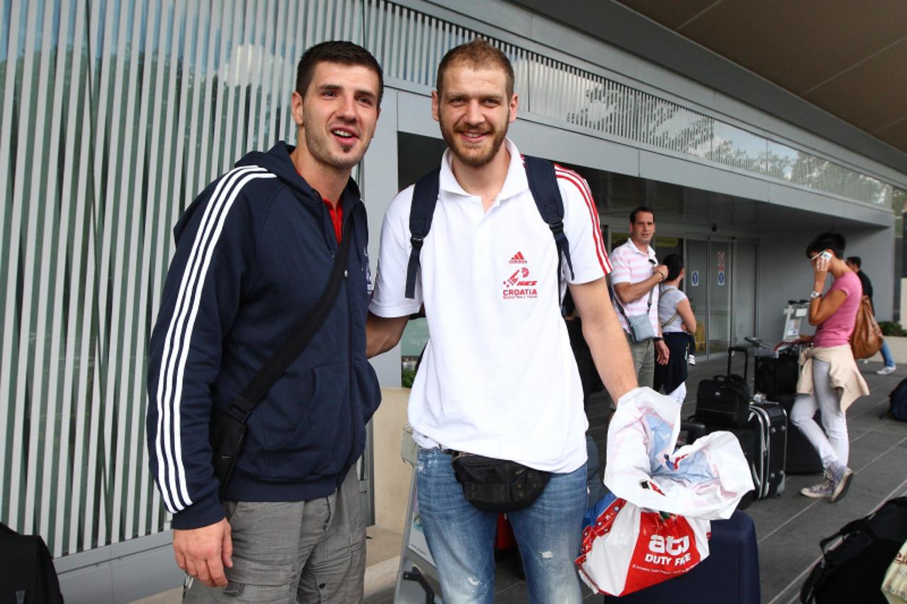 '05.09.2010., Zagreb - Povratak hrvatske kosarkaske reprezentacije sa svjetskog prvenstva u kosarci koje se odrzva u Turskoj. Hrvatska reprezentacija ispala je u osmini finala. Marko Banic, Luka Zoric