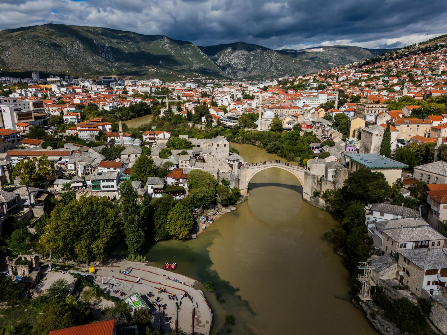 S obzirom na to da je fizički nemoguće zapriječiti dolazak otpada iz Hercegovine, institucijama je preostalo jedino skupljati otpad koji dopluta. 