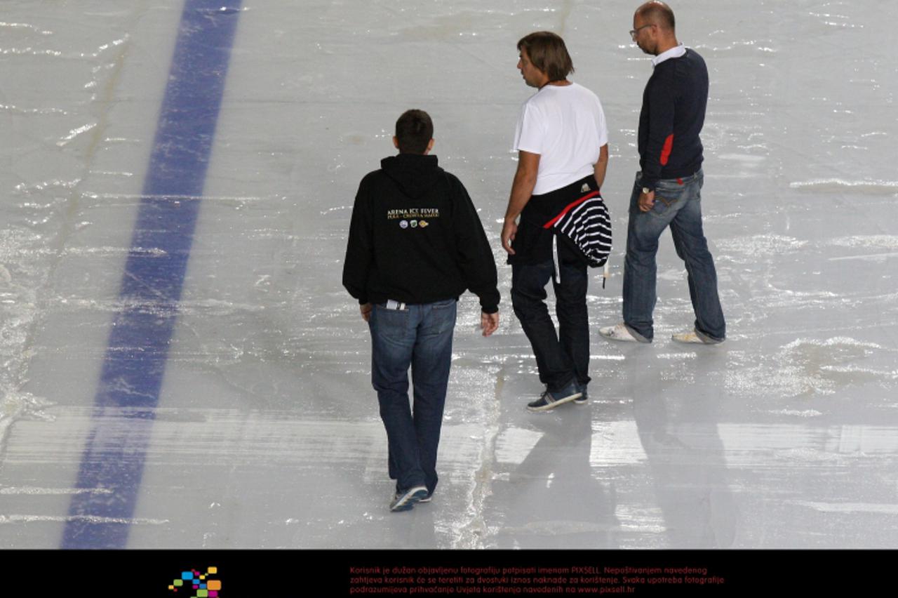 '14.09.2012., Arena, Pula - EBEL liga, Arena Ice Fever, KHL Medvescak Zagreb - HDDT Olimpija Ljubljana. Upitno odrzavanje hokejaskog susreta zbog loseg stanja leda.  Photo: Igor Kralj/PIXSELL'